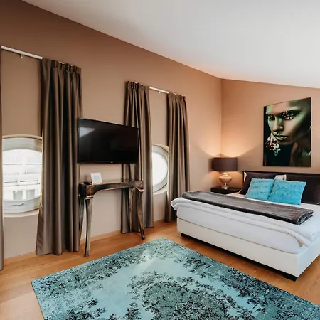 Loft Thaler Hotel *